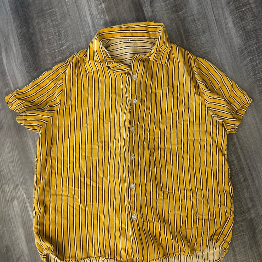 Unique Men’s button down Size M